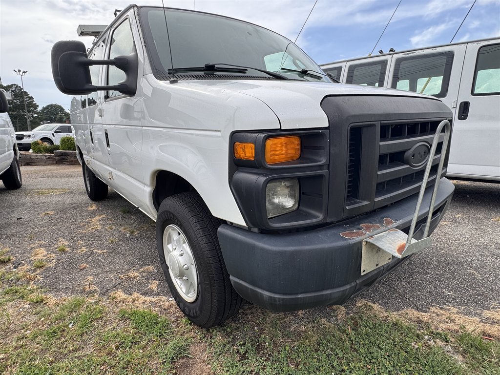 2009 Ford E-Series Econoline Van Commercial's photo