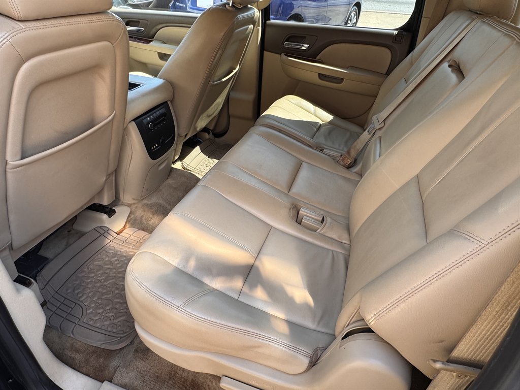 2014 Chevrolet Suburban LT - Photo 11