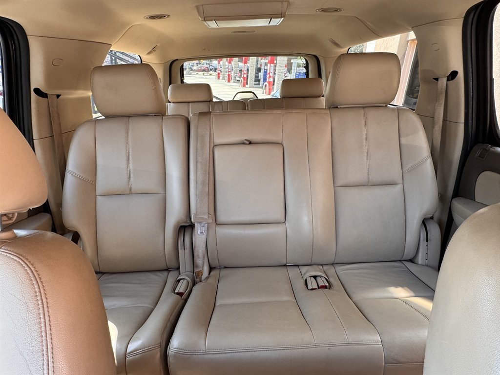 2014 Chevrolet Suburban LT - Photo 10