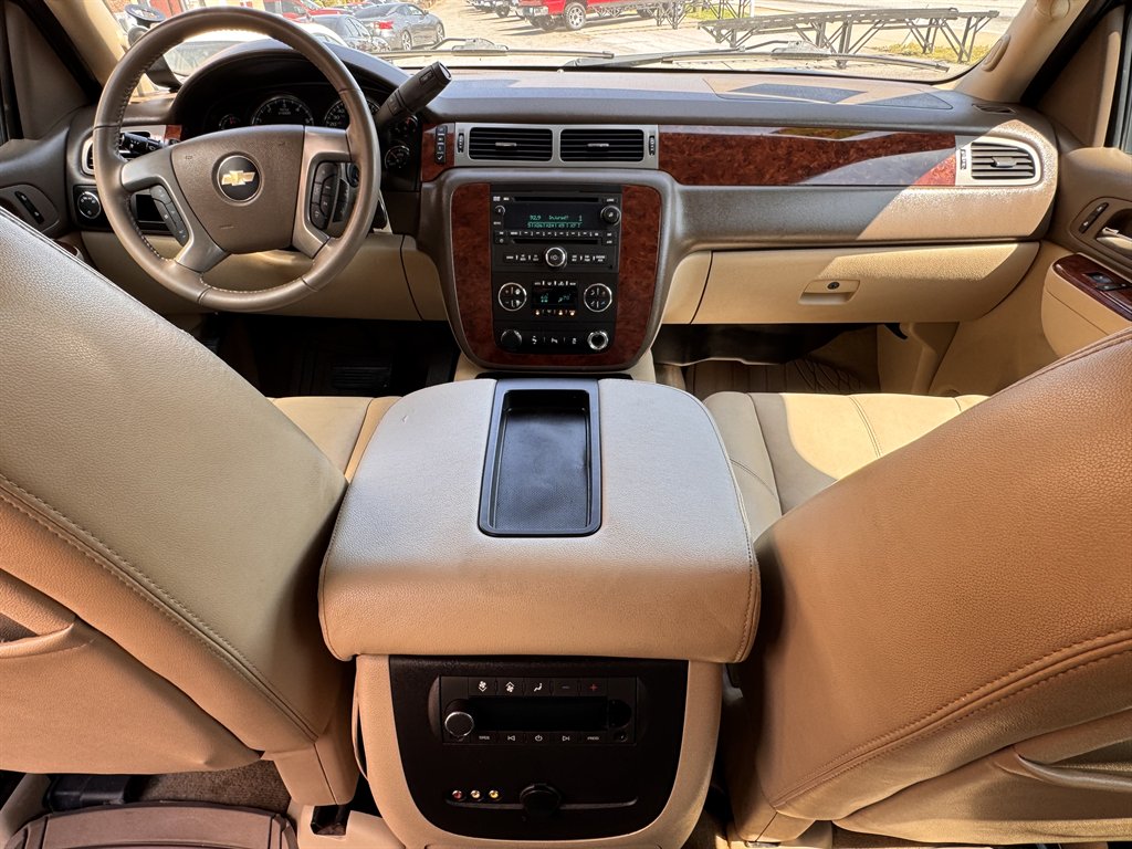 2014 Chevrolet Suburban LT - Photo 7