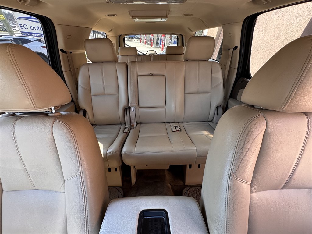 2014 Chevrolet Suburban LT - Photo 9