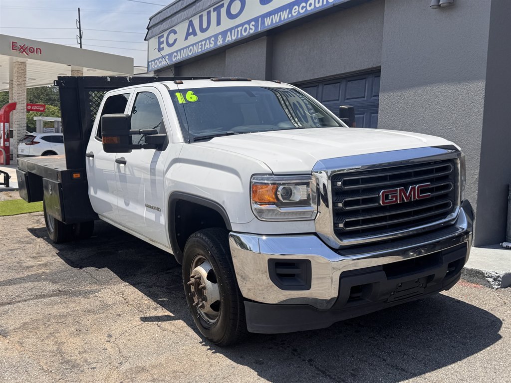 2016 GMC Sierra 2WD Crew Cab Chassis's photo